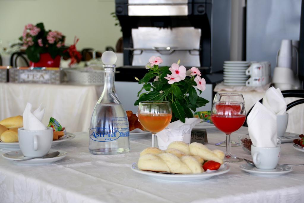 Hotel Astrid Cervia Dış mekan fotoğraf