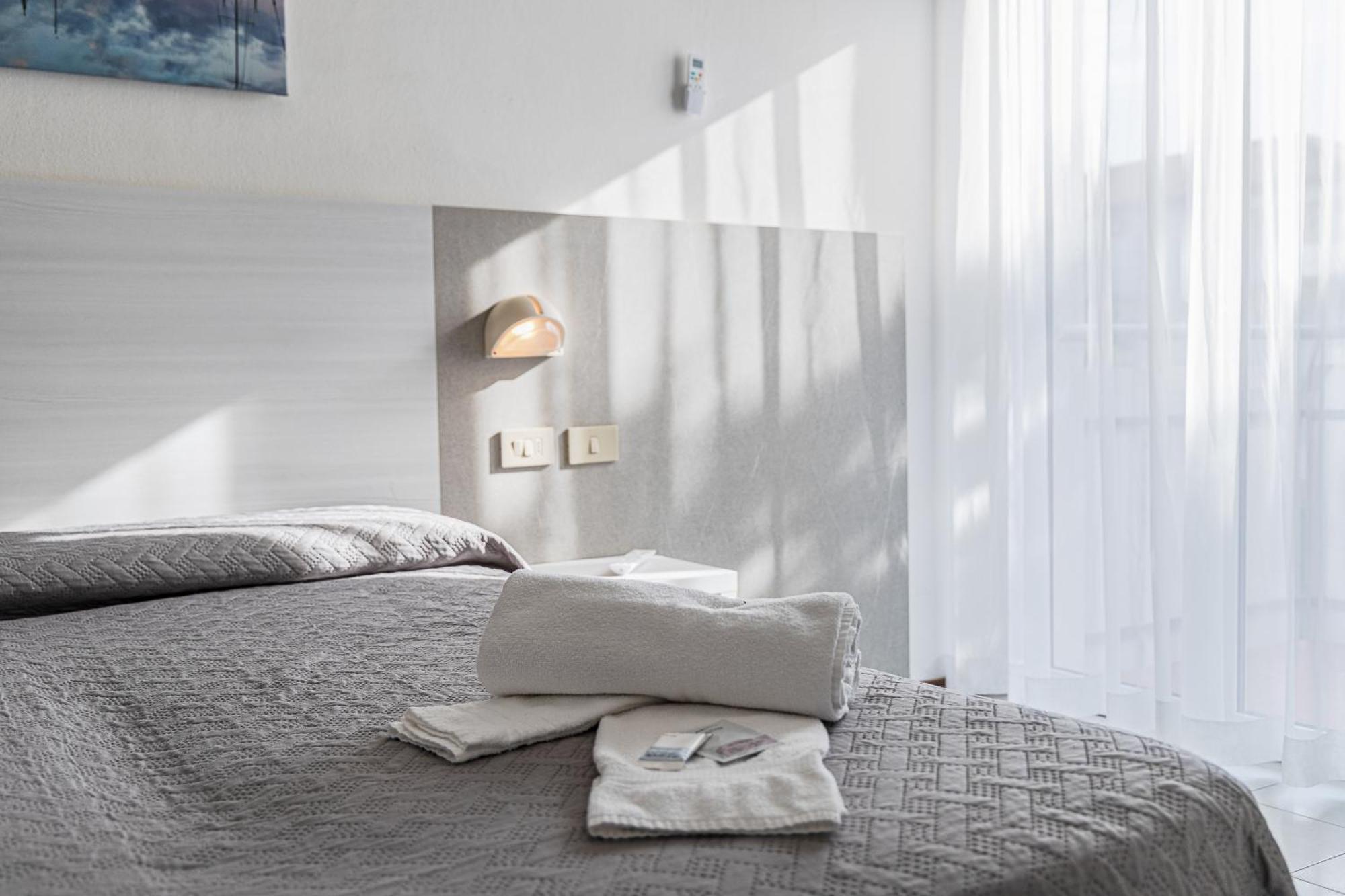 Hotel Astrid Cervia Dış mekan fotoğraf