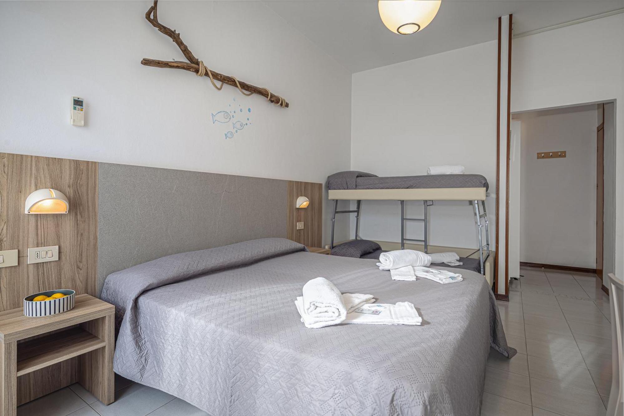 Hotel Astrid Cervia Dış mekan fotoğraf