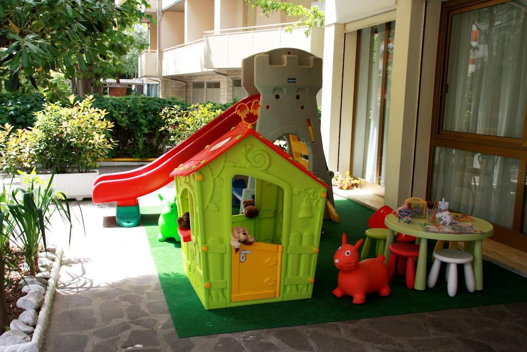 Hotel Astrid Cervia Dış mekan fotoğraf