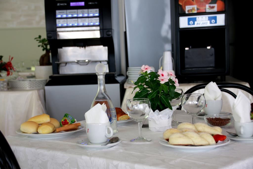 Hotel Astrid Cervia Dış mekan fotoğraf