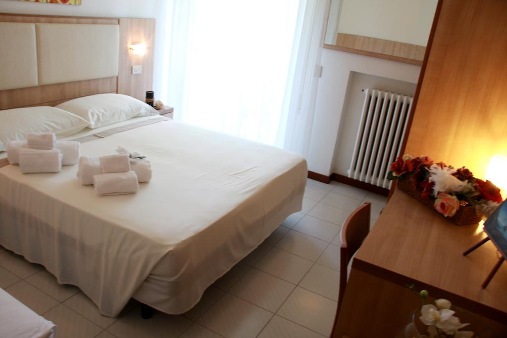 Hotel Astrid Cervia Oda fotoğraf