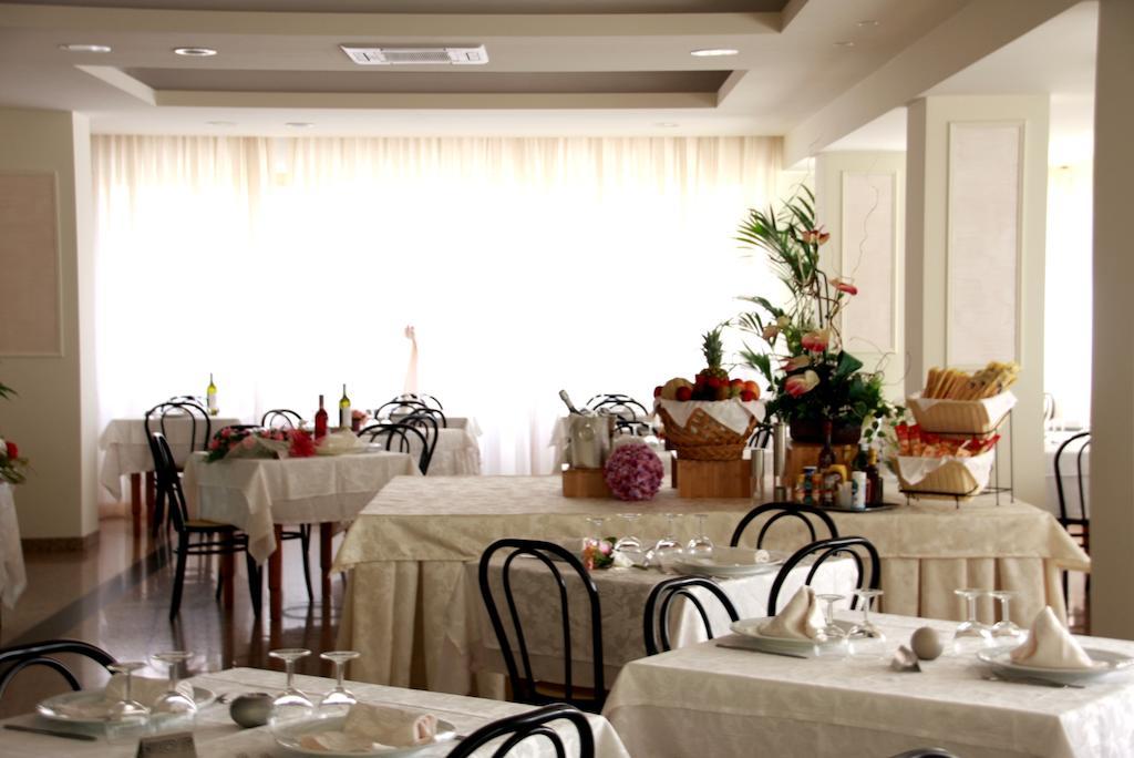 Hotel Astrid Cervia Dış mekan fotoğraf