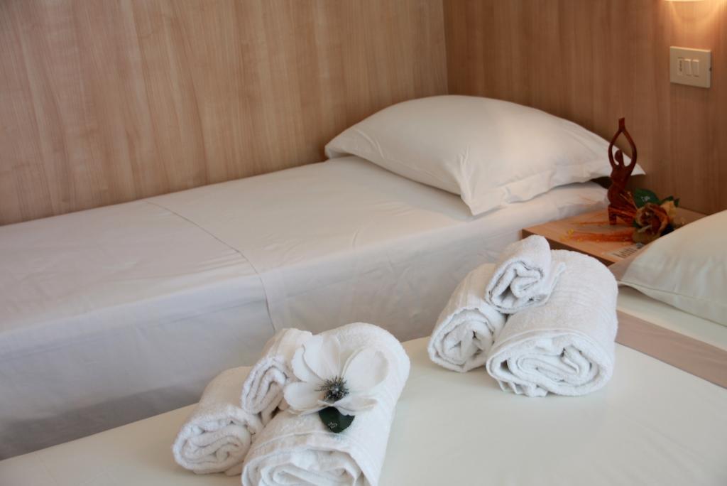 Hotel Astrid Cervia Dış mekan fotoğraf