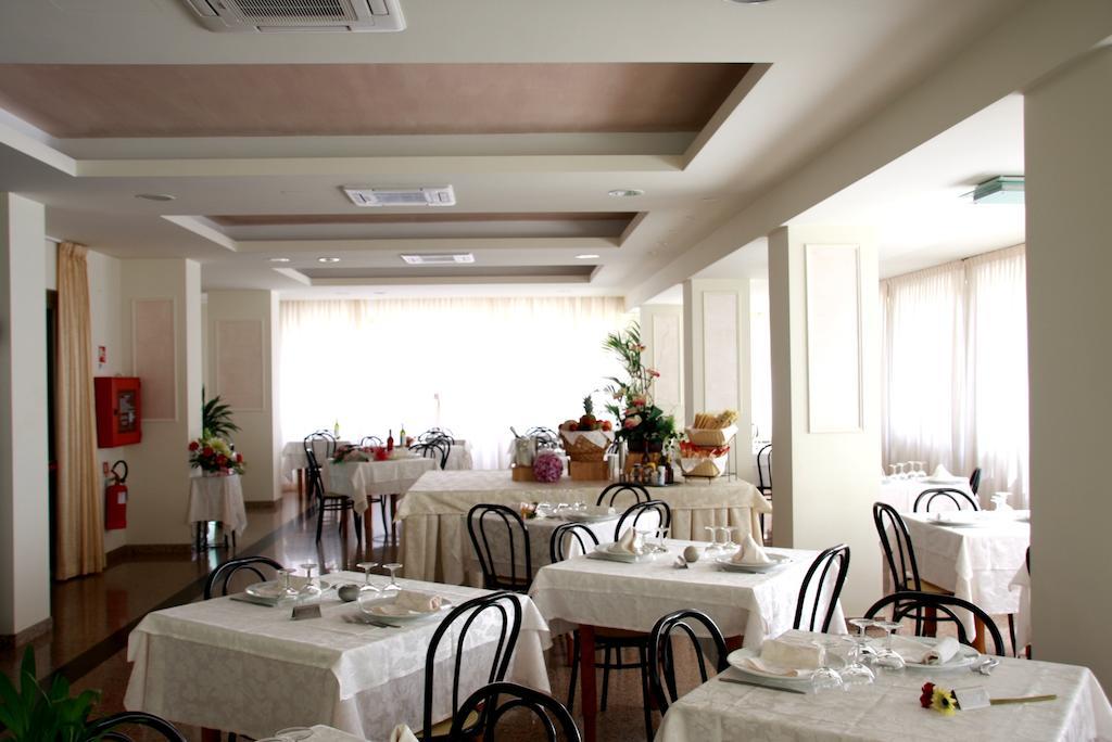 Hotel Astrid Cervia Dış mekan fotoğraf