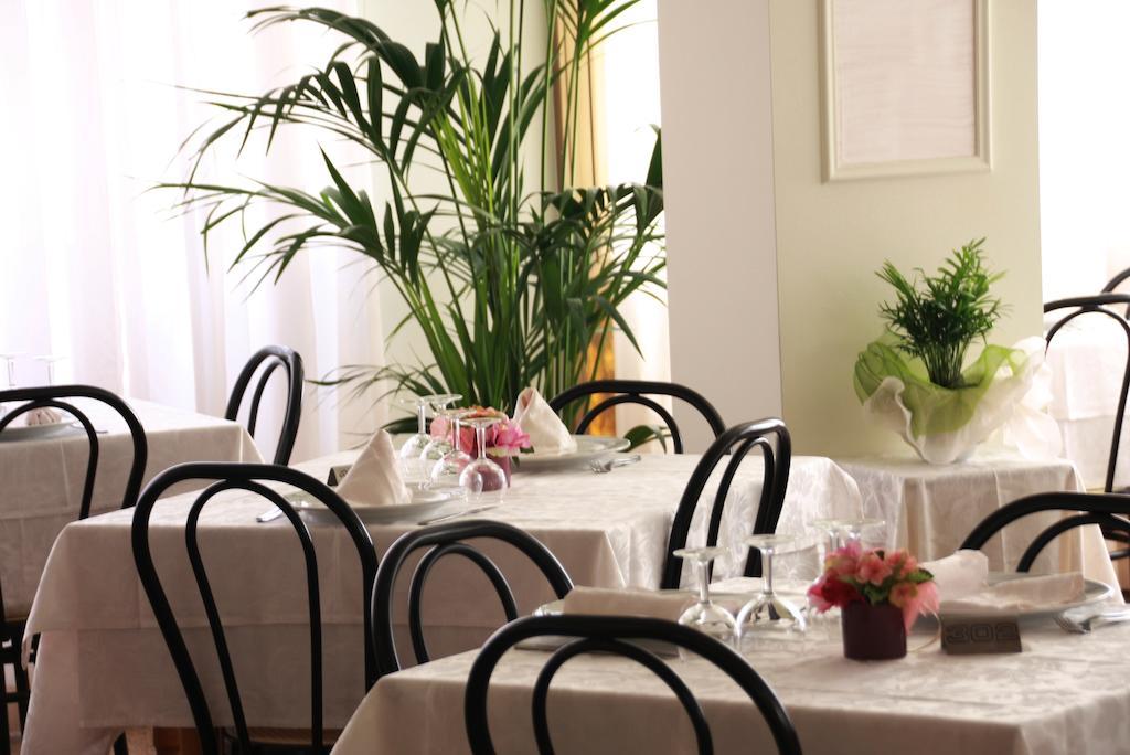Hotel Astrid Cervia Dış mekan fotoğraf