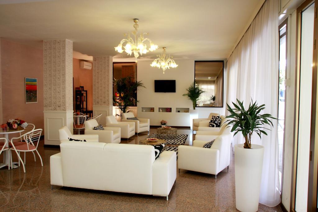 Hotel Astrid Cervia Dış mekan fotoğraf